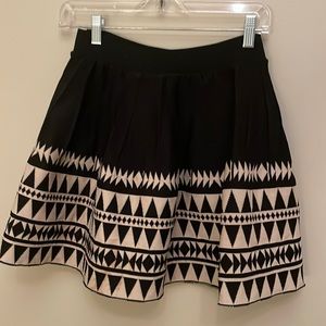 Flair Aztec Skirt; Size Medium